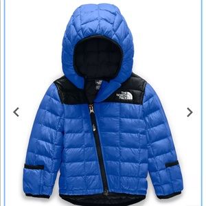 *SOLD* The North Face isothermal jacket (0-3mo)